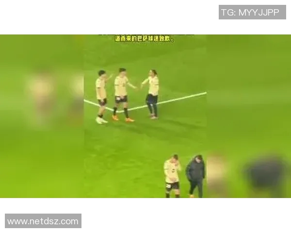 足球明星意外相撞导致严重骨折引发球迷对赛场安全的广泛关注